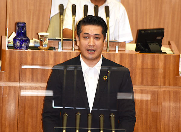 小泉県議が第３５０回県議会（臨時議会）で質疑　新型コロナ対応の現場職員への慰労金支給などについて県の考えをただす