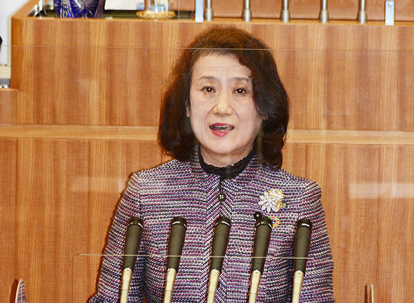 芦田県議が第３５２回定例県議会で代表質問に登壇　ポストコロナ時代への取り組みなどについて県の考えをただす