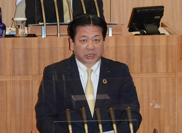 谷井県議が第３５３回定例県議会で代表質問に登壇　来年度予算編成方針など県の取り組みをただす