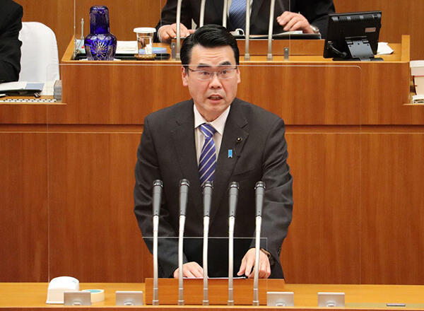 伊藤県議が第３５７回定例県議会で代表質問に登壇　来年度予算編成方針など多岐にわたって県の取り組みをただす