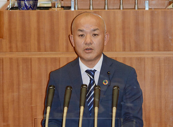 島山県議が第３６０回定例県議会で代表質問に登壇　令和５年度予算編成方針などについて県の考えをただす