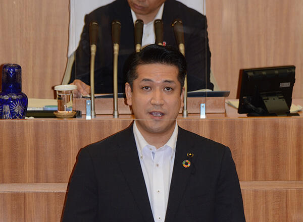 小泉県議が第３５５回定例県議会で一般質問に登壇　コロナ禍での市町との連携などについて県の姿勢をただす