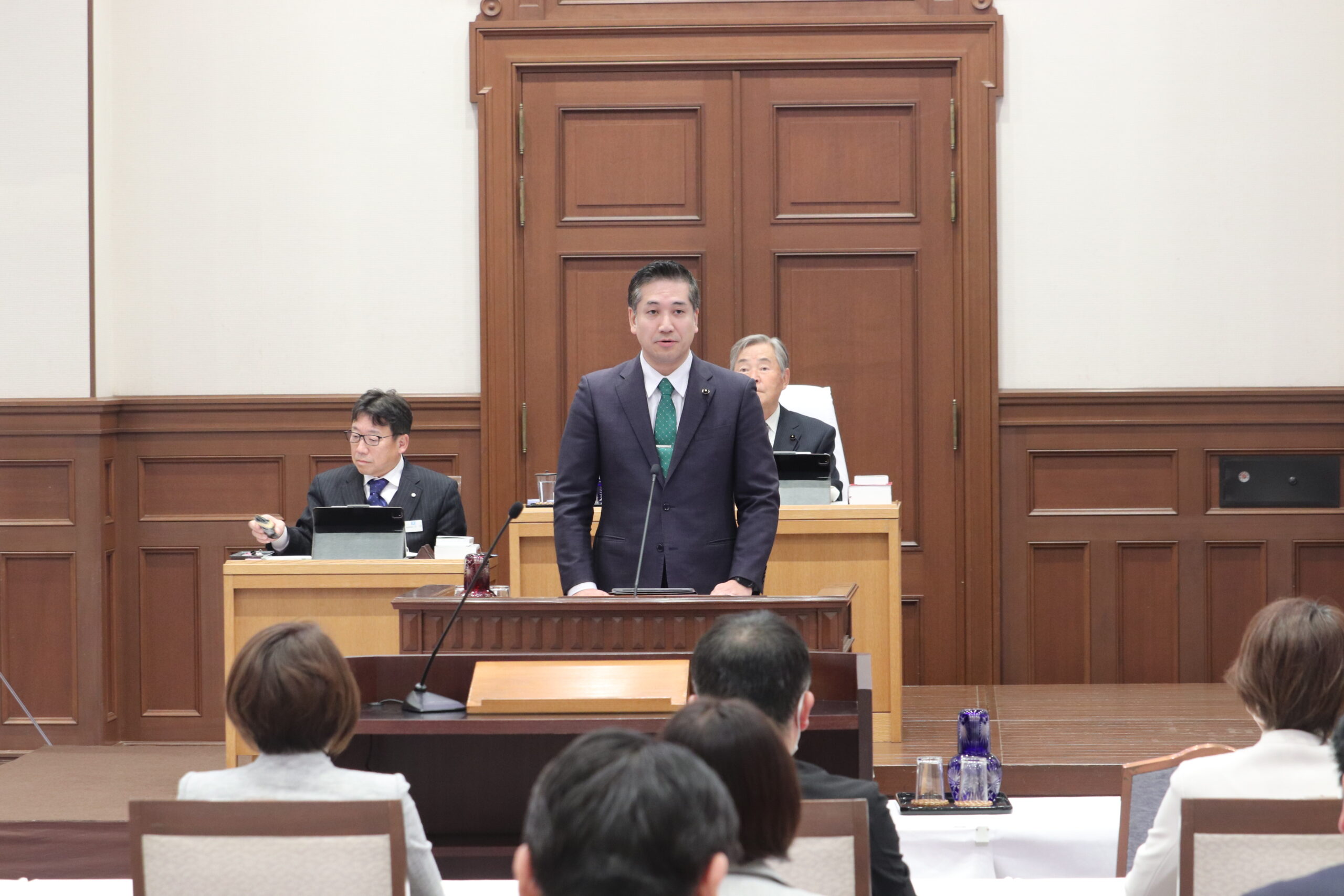 第３６９回県議会で小泉県議が代表質問に登壇　県庁舎の再整備計画等について当局の取組を確認