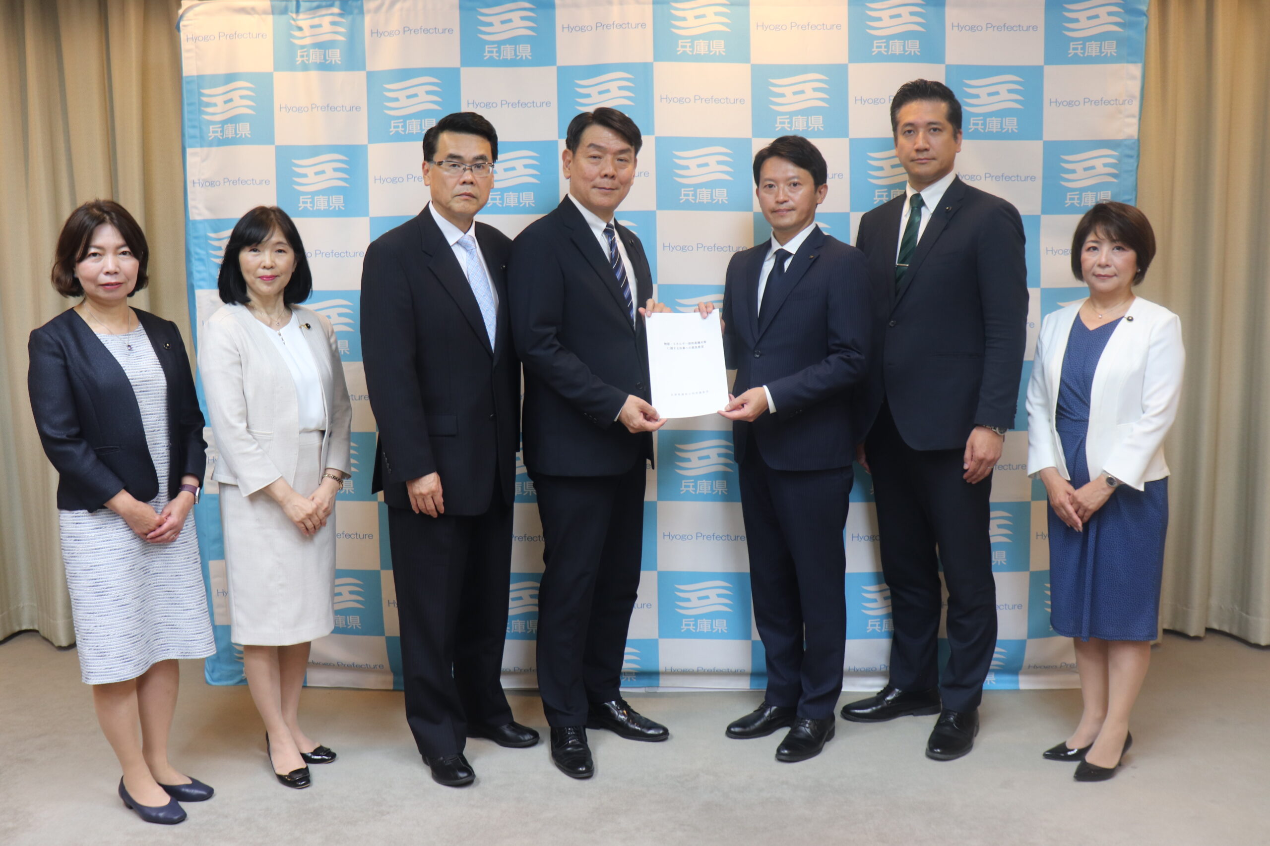 物価高騰に立ち向かう!公明党兵庫県議団が知事に緊急要望提出