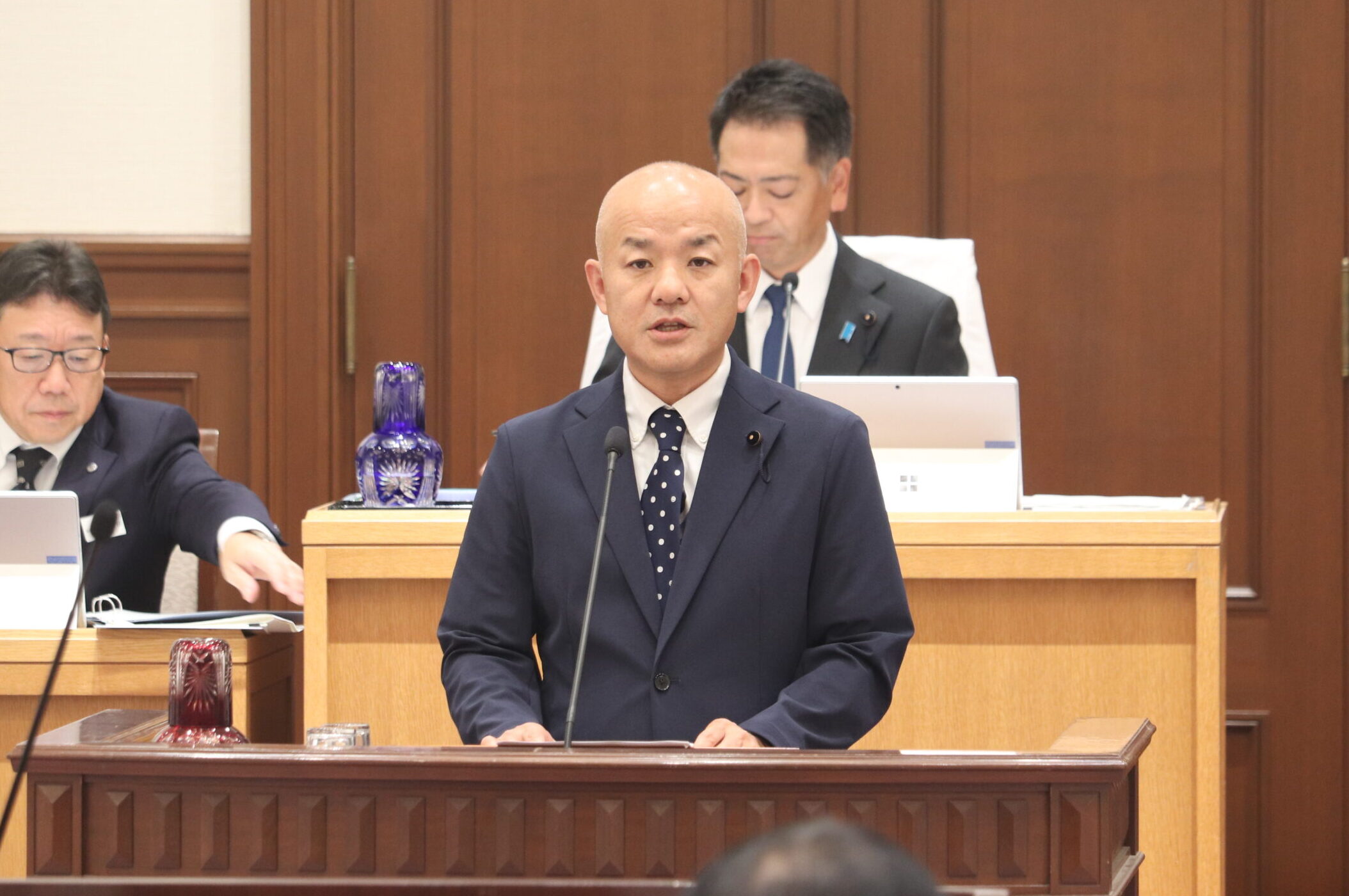 第372回定例県議会にて代表質問に島山 清史議員が登壇